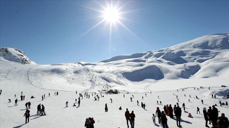 Hakkari kayak tutkunlarını bekliyor