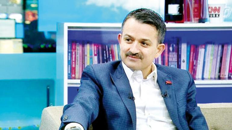 Dijital küpe... Bakan Pakdemirli yeni büyükbaş hayvan küpelerini tanıttı