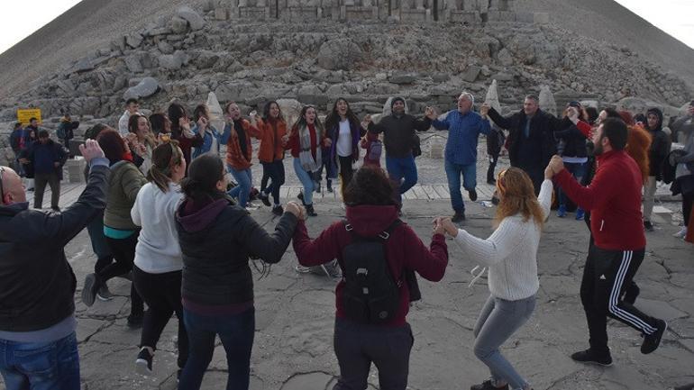 Nemrut Dağı'nda turist yoğunluğu