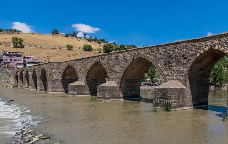 Taşlarla yazılan tarih