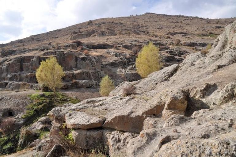 Şuhut Bininler Kaya Evleri ve Yer Altı Şehri turizme açılıyor