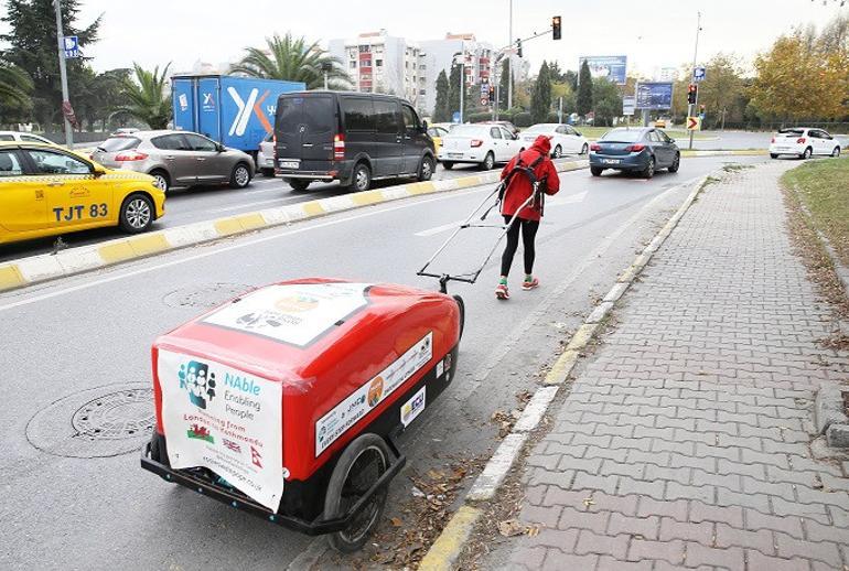 İngiltere'den Nepal'e yürüyen 72 yaşındaki gezgin İstanbul'da