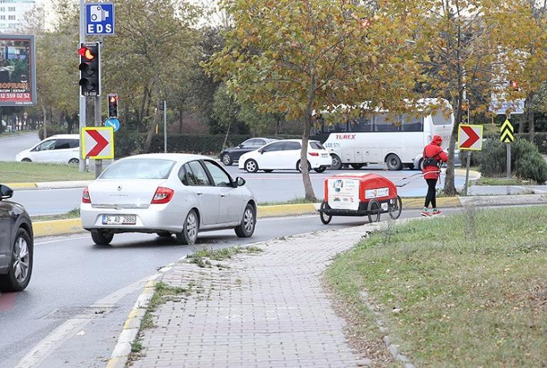 İngiltere'den Nepal'e yürüyen 72 yaşındaki gezgin İstanbul'da