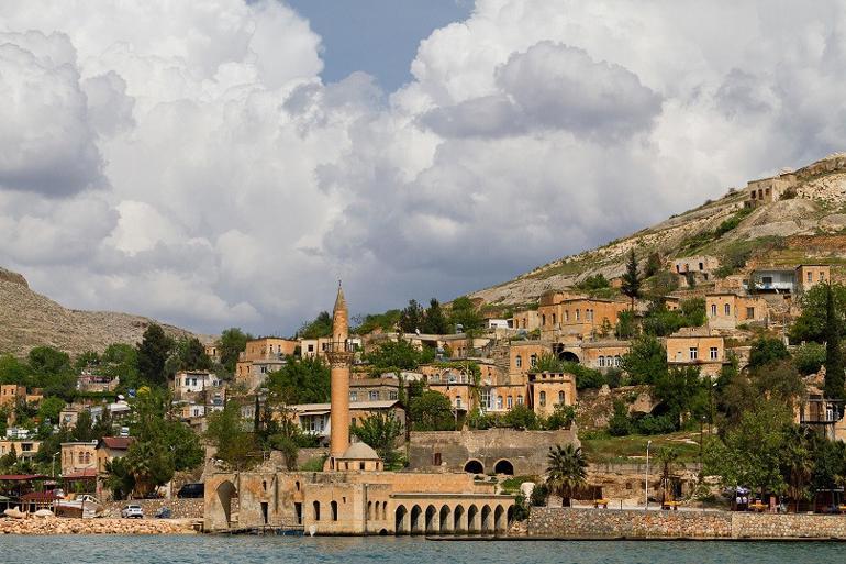 Şanlıurfa'nın turizm merkezi Halfeti'de hafta sonu yoğunluğu yaşanıyor