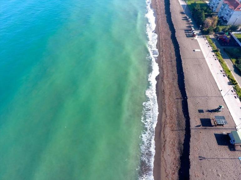 Akçakoca'da kum kıyıya 3 metre çekildi