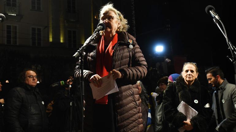 Handke'ye tepki için Nobel ödülünü iade ediyor