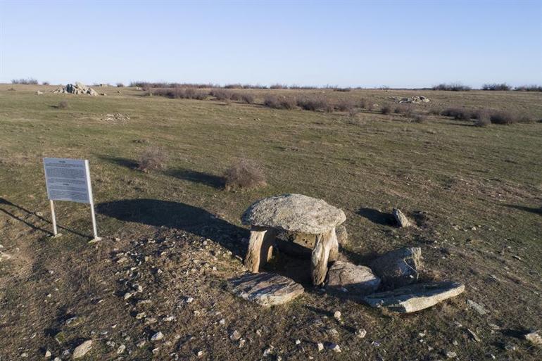 Trakya dolmenlerine Stonehenge benzetmesi