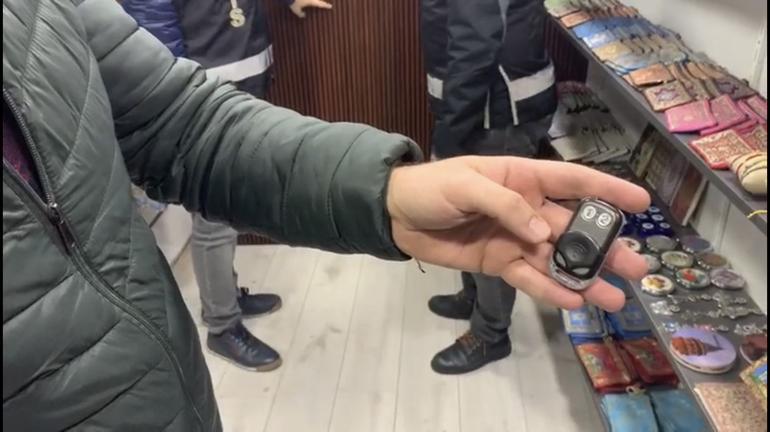 Kumandayla açılan gizli odalarda ele geçirildi