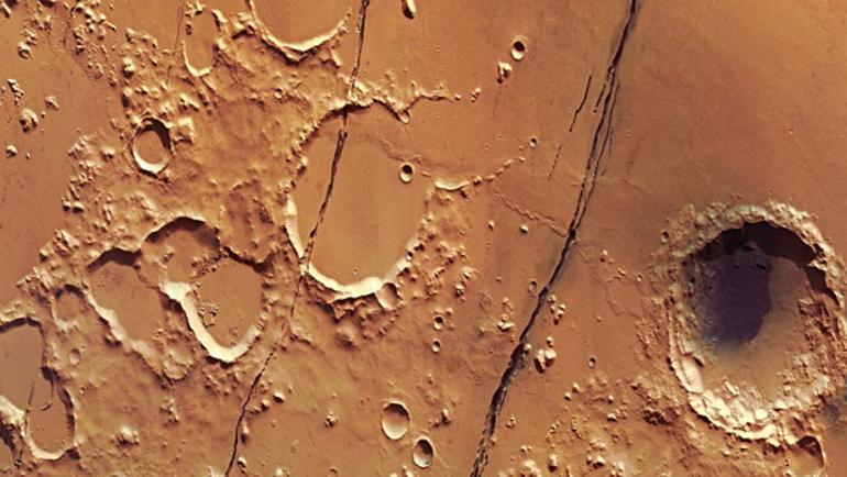 Mars'ta ilk defa aktif fay bölgesi bulundu