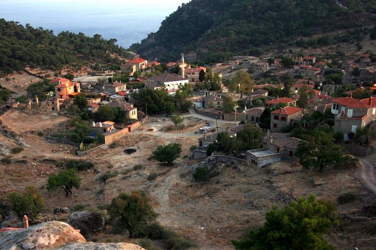 Burnumuzun dibindeki masal köy: Adatepe