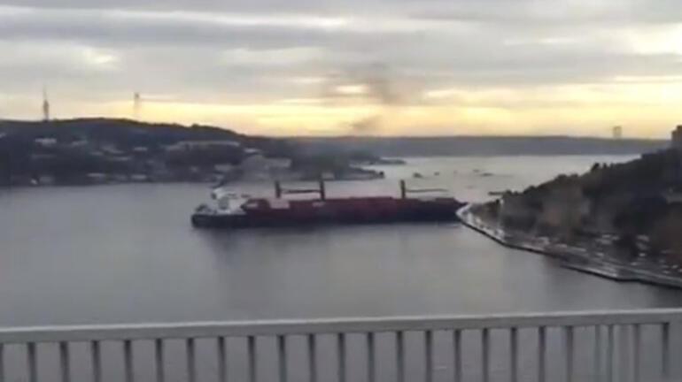 Son dakika... İstanbul Boğazında bir gemi kıyıya çarptı