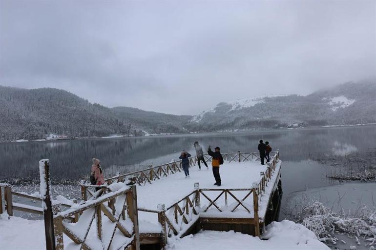 Abant ve Gölcük’te kar güzelliği