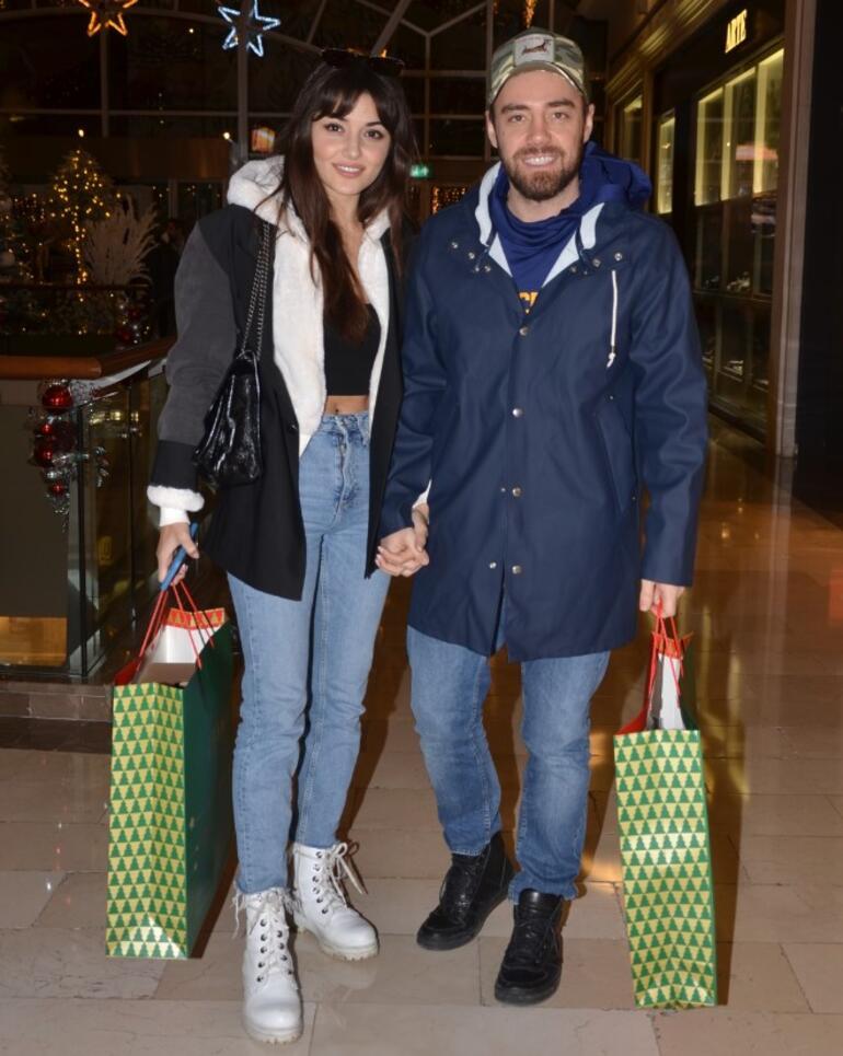 Hande Erçel ve Murat Dalkılıç el ele alışverişte
