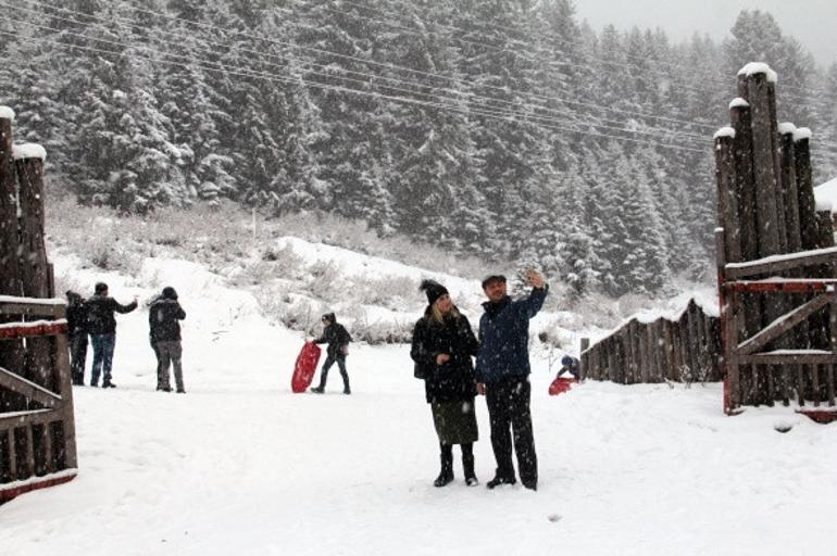 Giresun yaylalarında kar keyfi