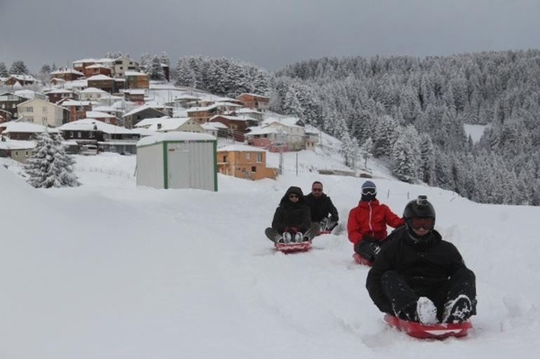 Giresun yaylalarında kar keyfi