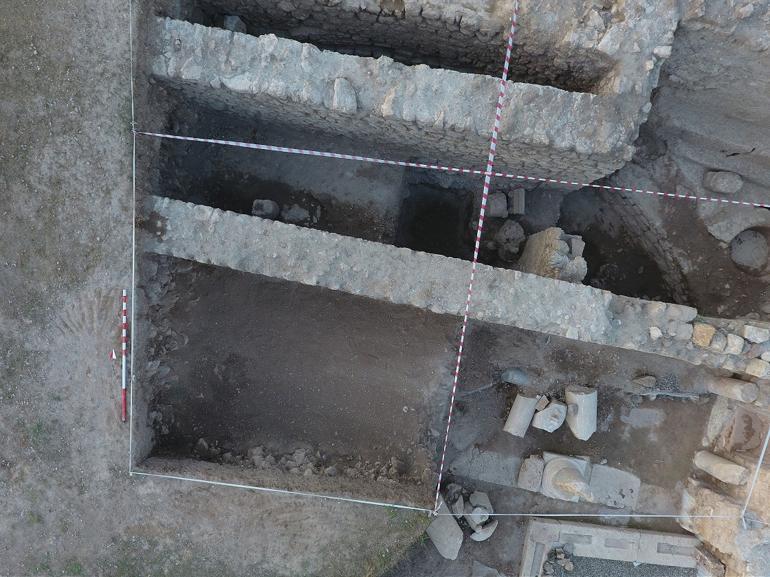 Hadrianaupoliste 1800 yıllık adak levhası bulundu