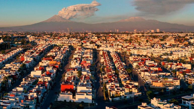 Meksika'daki Popocatepetl Yanardağı'nda patlama