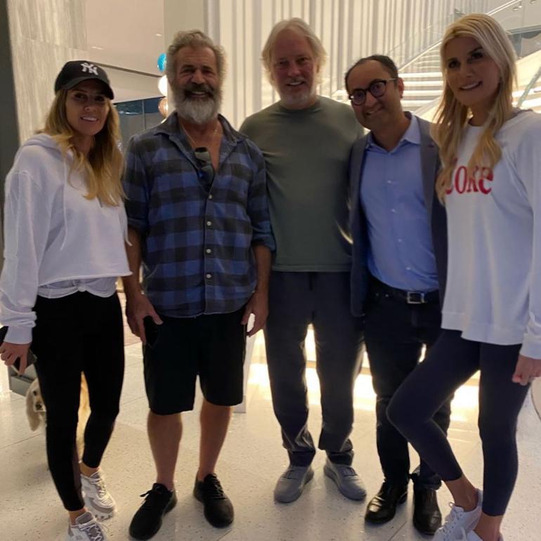 Begüm ve Adnan Şen çifti evlerinde Mel Gibson’ı ağırlad