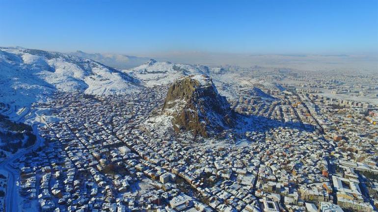 Karahisar Kalesi kış güzelliğiyle cezbediyor