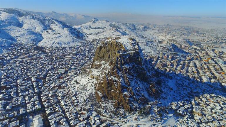 Karahisar Kalesi kış güzelliğiyle cezbediyor