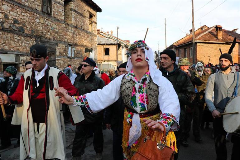 Kuzey Makedonya'da renkli karnavalı: Vevçani