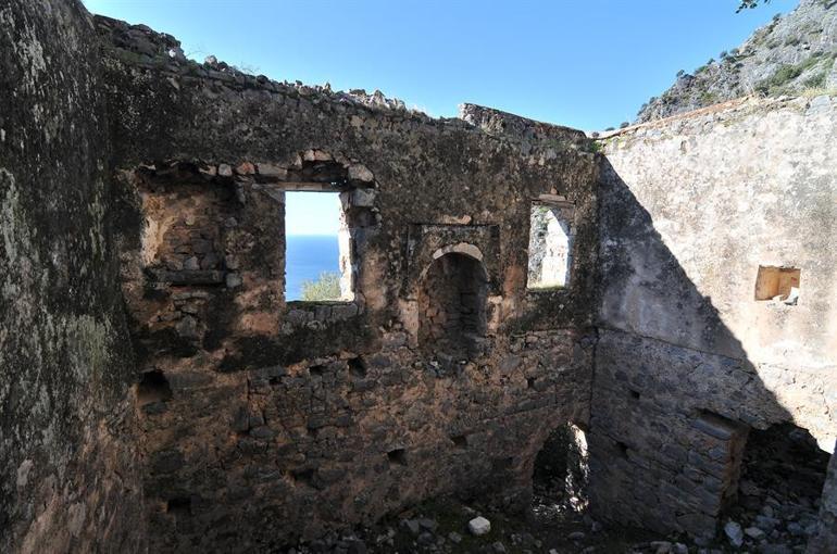 'Afkule Manastırı' manzarasıyla ilgi görüyor