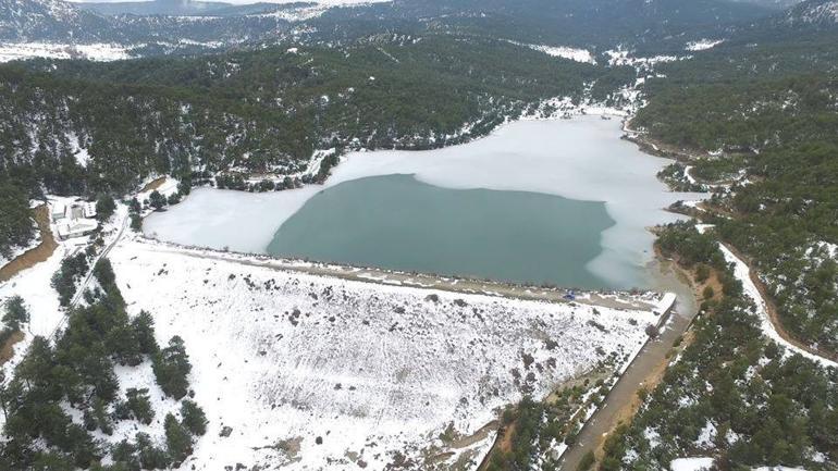 Tahtalı Göleti'nin havadan çekilen fotoğrafları ilgi görüyor