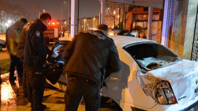 Takla atan otomobilden burnu kanamadan çıktı