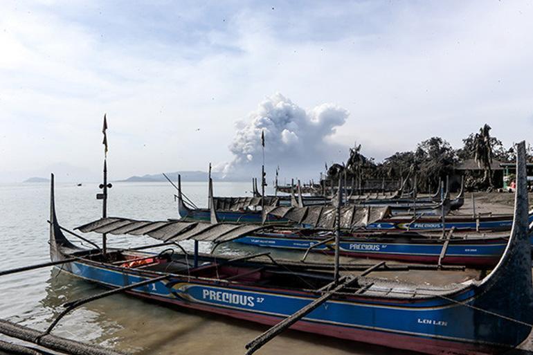 Filipinler’de Taal Yanardağı için uyarı!