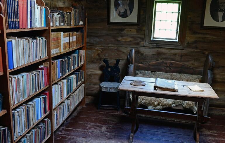 Bir Viking diyarında dünyanın en eski ahşap kitap odası
