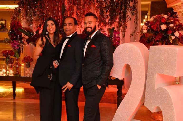 Hintli çift Antalya'ya geldi! Milyon dolarlık 25’inci evlilik yıl dönümü kutlaması yaptı