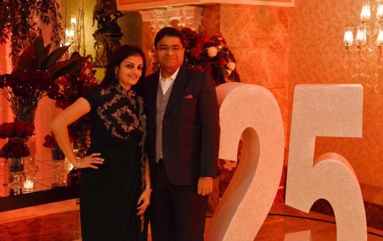 Hintli çift Antalya'ya geldi! Milyon dolarlık 25’inci evlilik yıl dönümü kutlaması yaptı