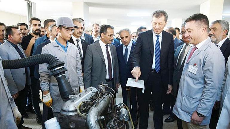 Milli Eğitim Bakanı Ziya Selçuk bakanlığın ekonomi hamlelerini açıkladı: ‘Stadyumlara okul açacağız’