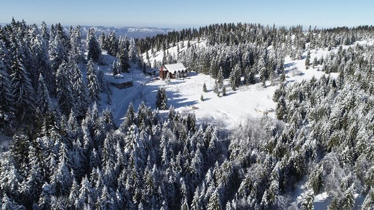 Karadeniz yaylaları kış mevsiminin tüm güzelliğini yansıtıyor