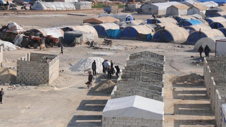 Görüntüler Suriye sınırından... Biriket evlere yerleştiriliyorlar