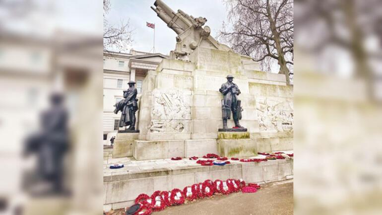 İngiliz anıtının önünde sekiz aslanımızı anmak