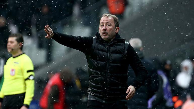 Beşiktaş'ın Gaziantep FK'yı 3-0 yendiği maçta dikkat çeken Sergen Yalçın detayı...