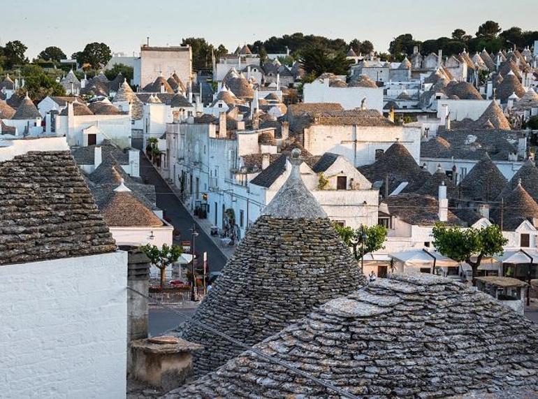 Masalsı mimarisiyle ilgi çeken kasaba Alberobello