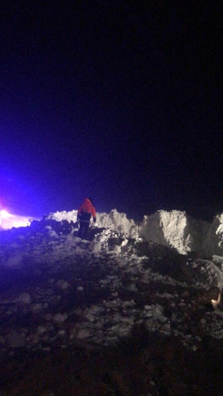 Breaking news: An avalanche fell on Trabzon-Gümüşhane highway Zigana Mountain