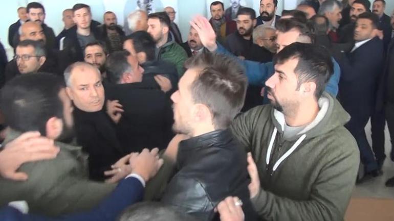 Çevik kuvvet salona girdi... CHP kongresinde arbede
