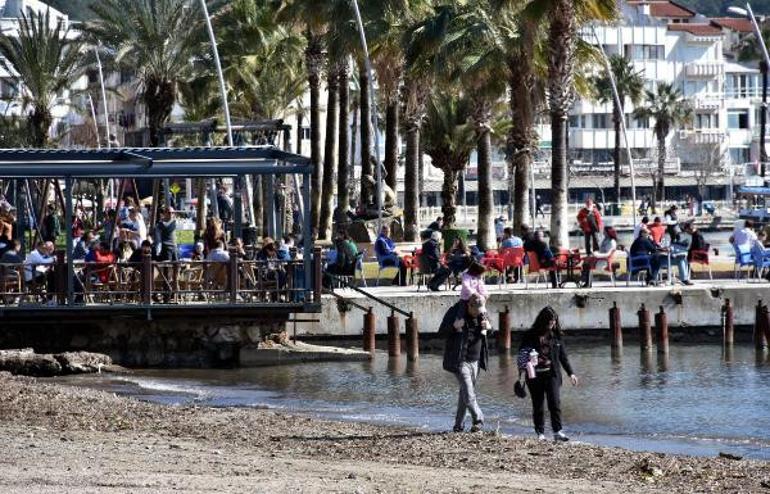 Marmaris'te deniz eski rengine döndü