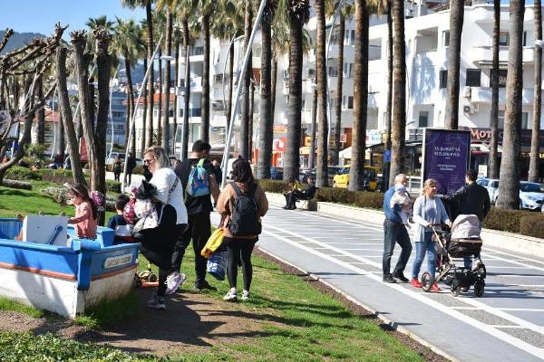 Marmaris'te deniz eski rengine döndü