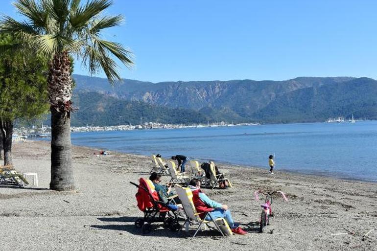 Marmaris'te deniz eski rengine döndü