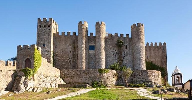 Etrafı surlarla çevrili 2300 yıllık Portekiz kasabası Obidos