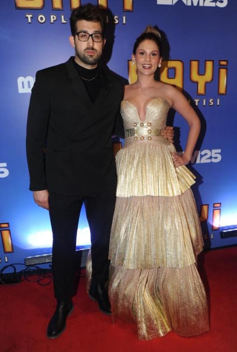 Doğu Demirkol ve sevgilisi Farah Zeynep Abdullah ilk kez el ele