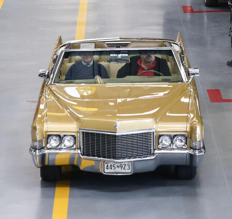 Sanatçı Volkan Konak, Elvis Presley'in koleksiyonundan aldığı klasik otomobiline kavuştu
