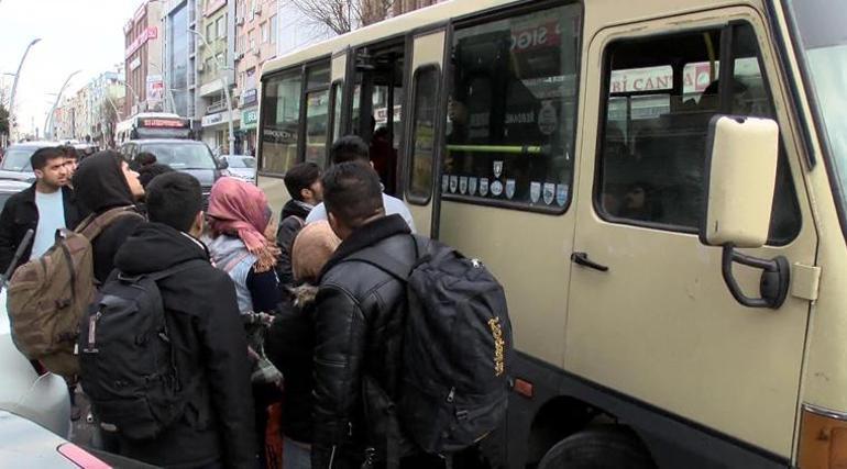 Son dakika haberi... Türkiyenin mülteci kararının ardından yola çıktılar Akın akın gidiyorlar