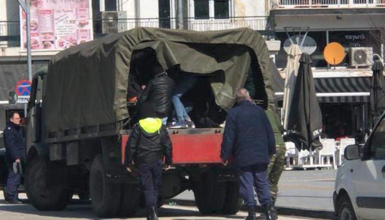 Sınırı geçen göçmenler, Yunanistan'ın iç kesimlerine ilerliyor