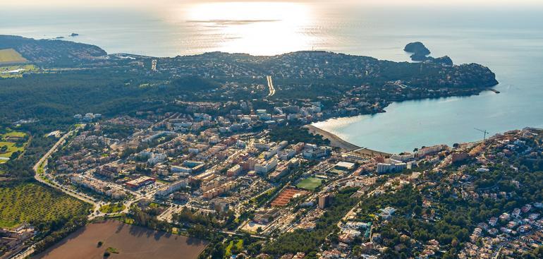 Mallorca'nın popüler tatil kasabası Santa Ponsa