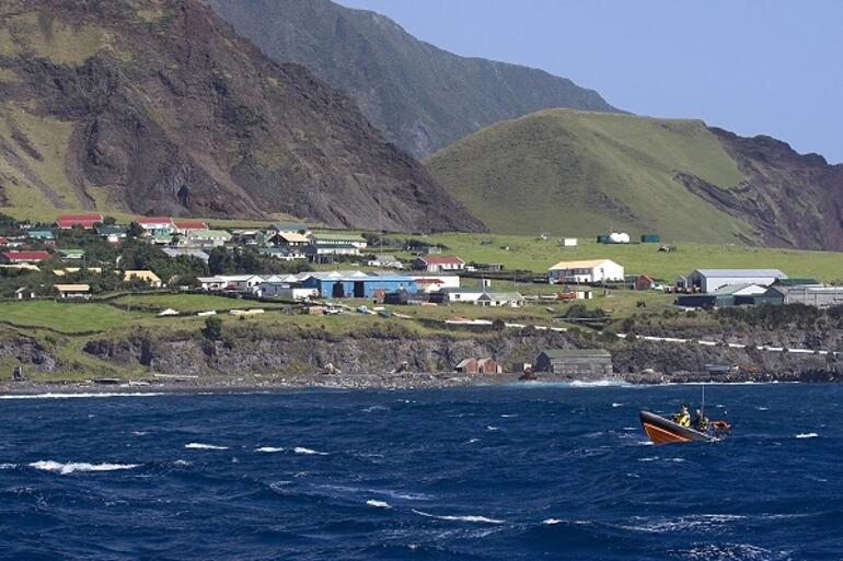 Dünyanın en yalnız adası Tristan-Cunha